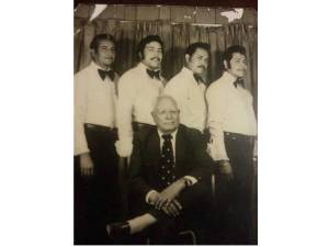 HERMANOS TORRES CON SU PADRE