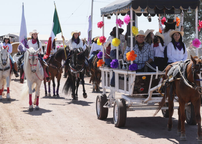 Cabalgata con Aroma de Mujer 11