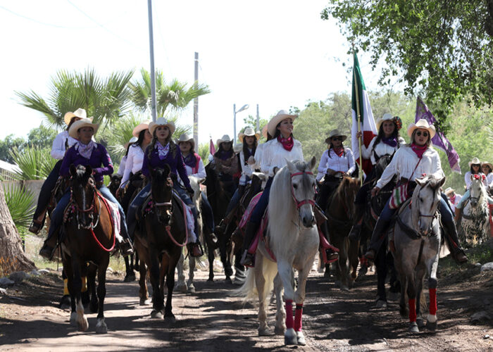 Cabalgata con Aroma de Mujer1 (1)