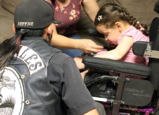La pequeña Leyla recibe apoyo del Moto Club Nahuales