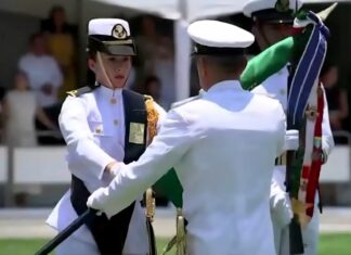 María Fernanda Robles, mejor egresada femenina de escuela Naval