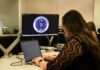 Alerta sobre mensajes falsos que simulan apoyos y trámites de gobierno